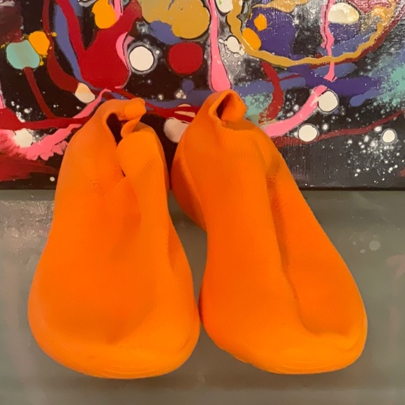 Vibrant Orange Athletic Shoes for Active Adventures - Picture 2 of 4